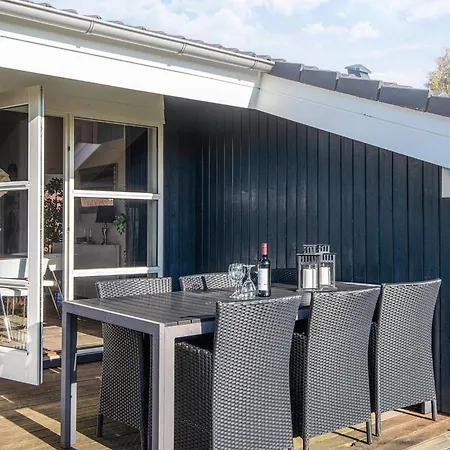 Holiday Home Ronde 度假居 Rønde